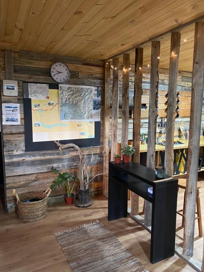 ויה סרו קסטיו Hostel Basecamp Cerro Castillo מראה חיצוני תמונה